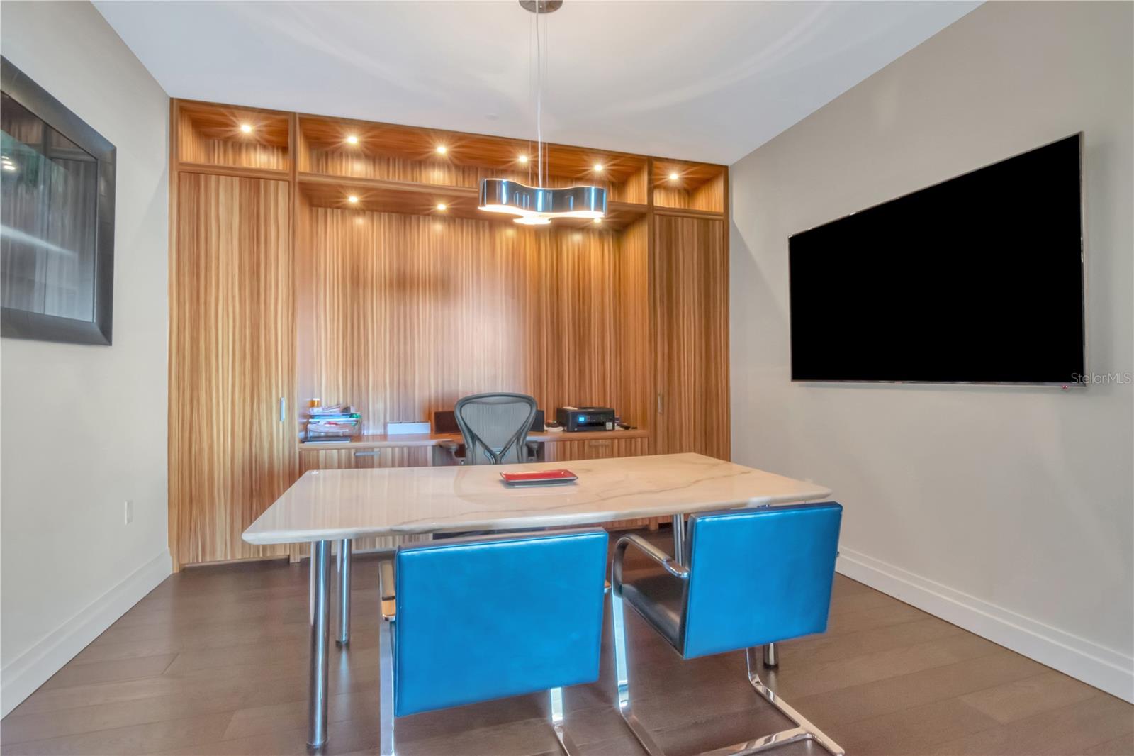 THE PLAZA HARBOUR ISLAND A CON - Residential