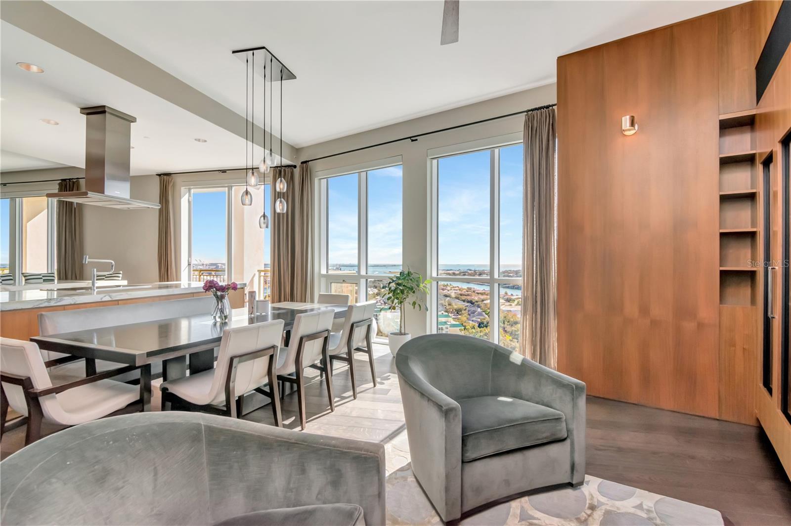 THE PLAZA HARBOUR ISLAND A CON - Residential