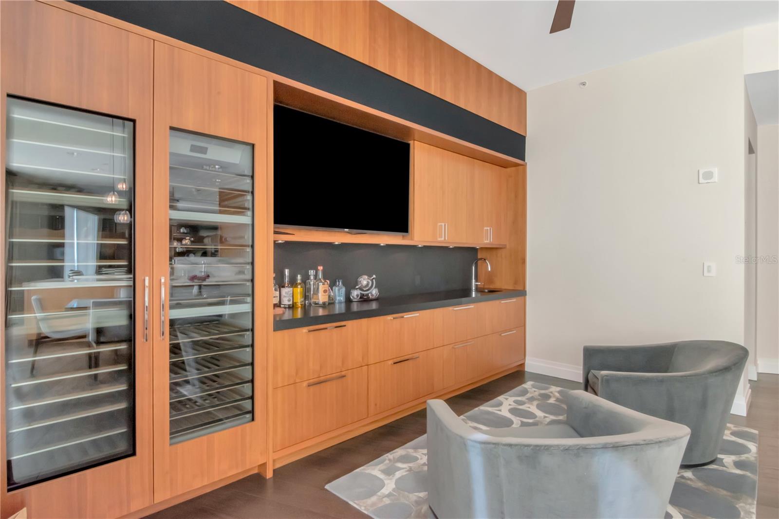 THE PLAZA HARBOUR ISLAND A CON - Residential