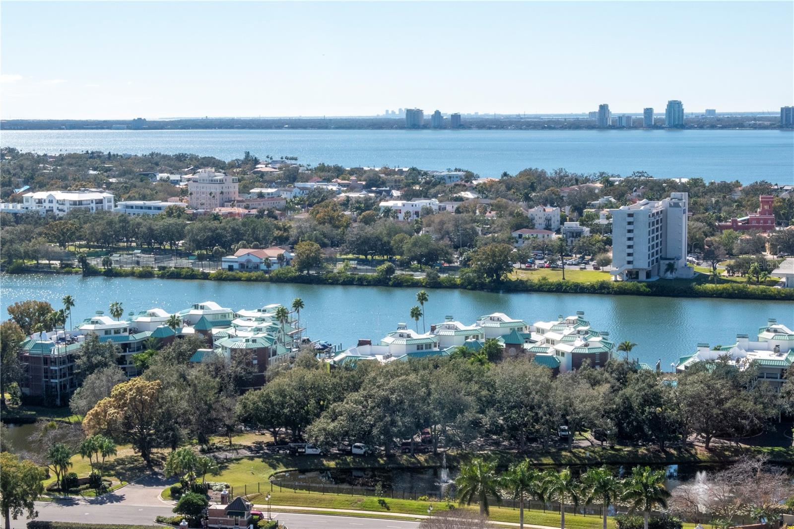 THE PLAZA HARBOUR ISLAND A CON - Residential