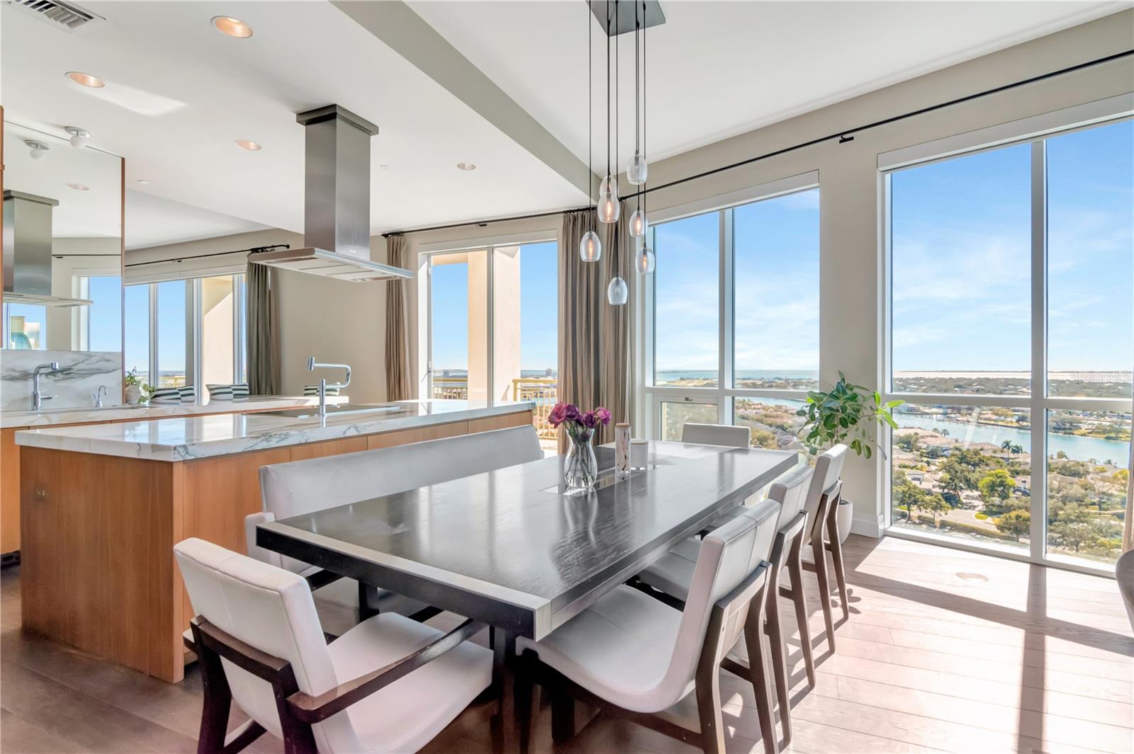 THE PLAZA HARBOUR ISLAND A CON - Residential