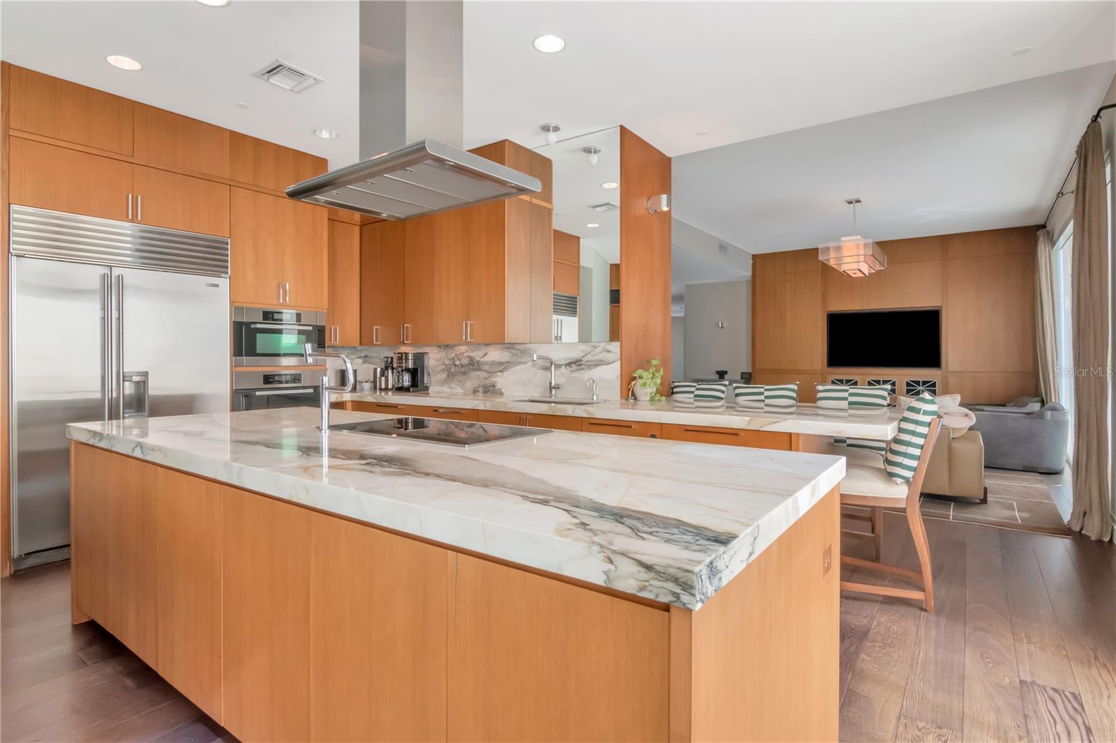 THE PLAZA HARBOUR ISLAND A CON - Residential