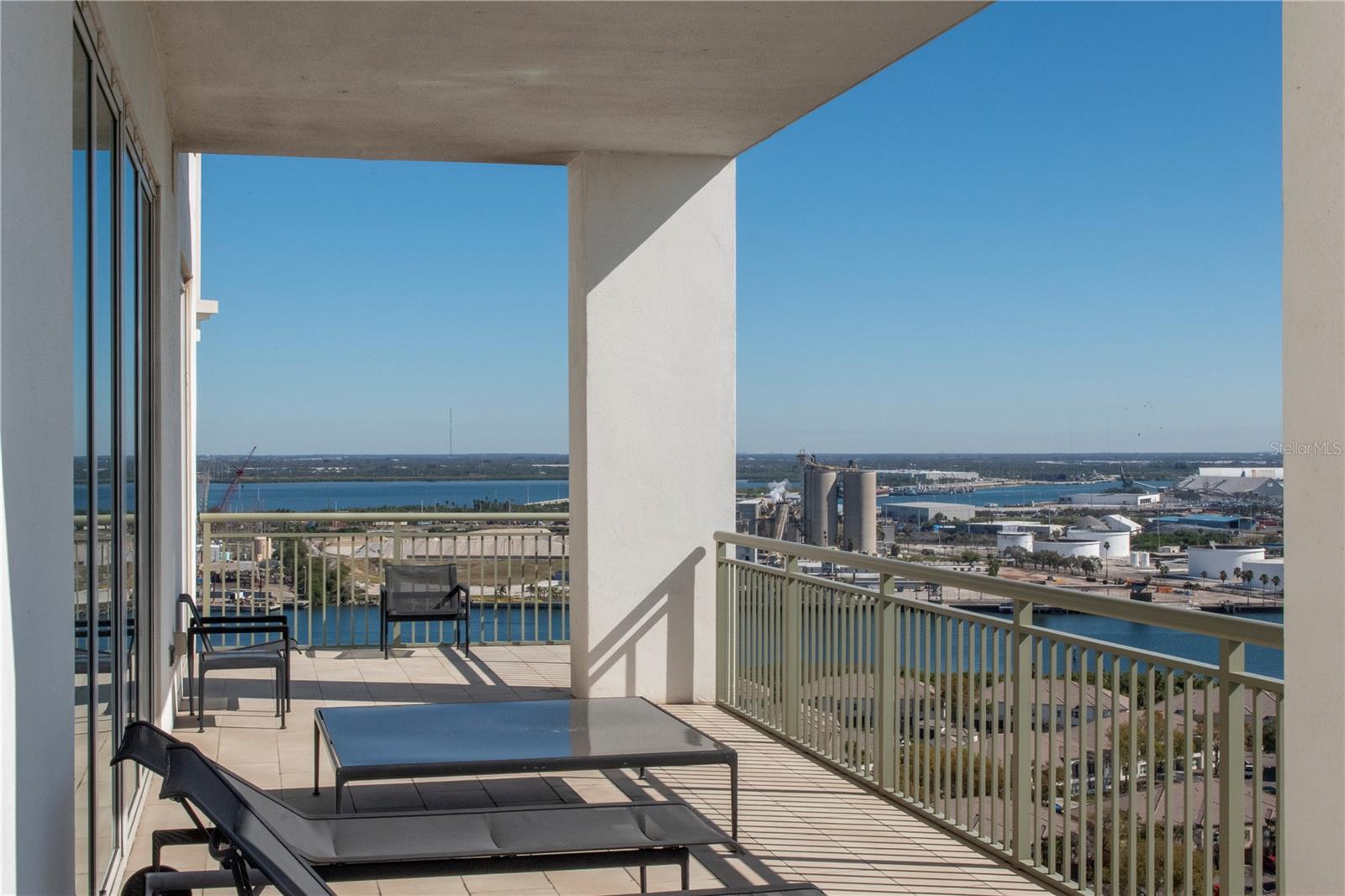 THE PLAZA HARBOUR ISLAND A CON - Residential