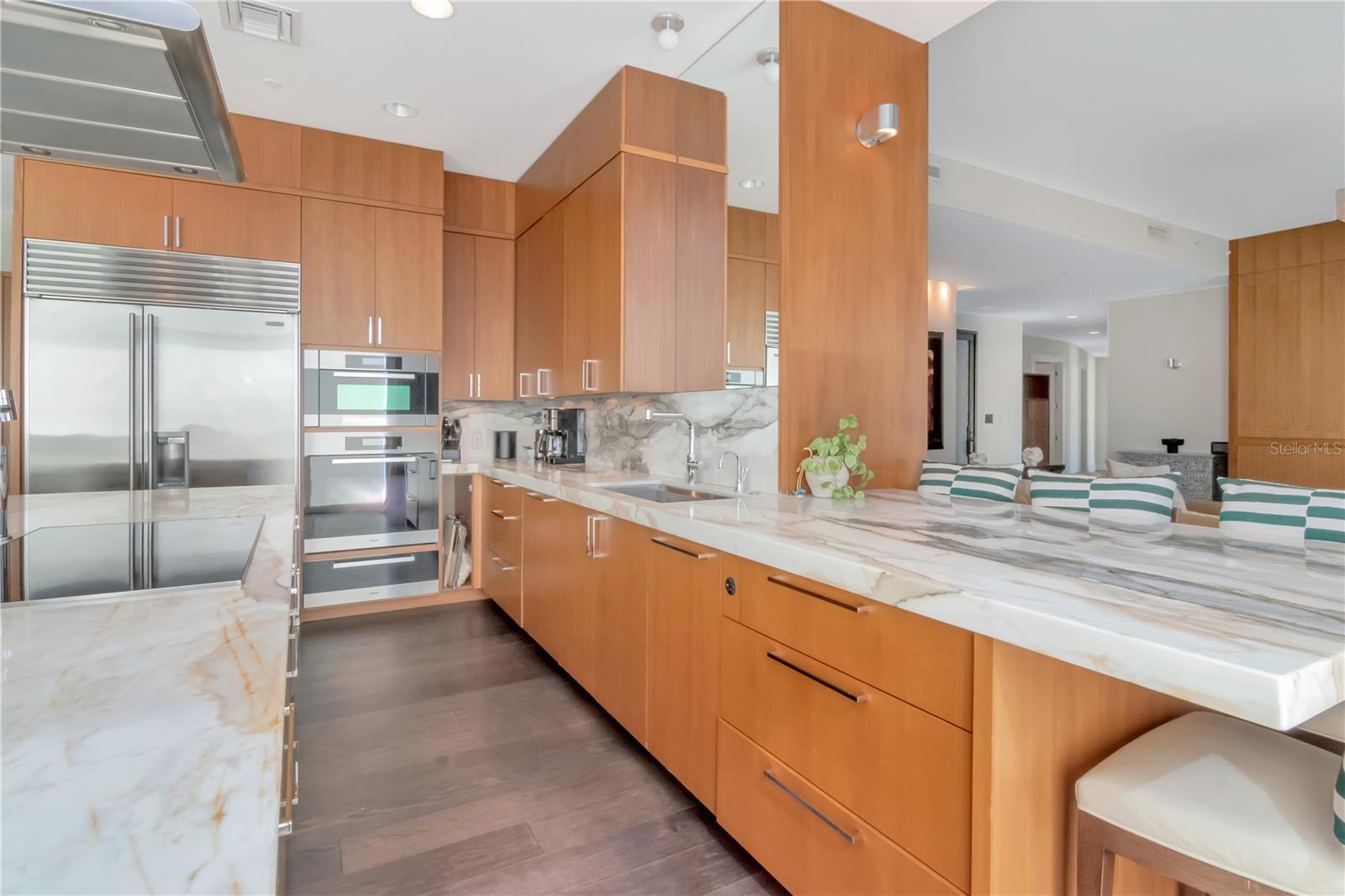 450 KNIGHTS RUN AVENUE 2102