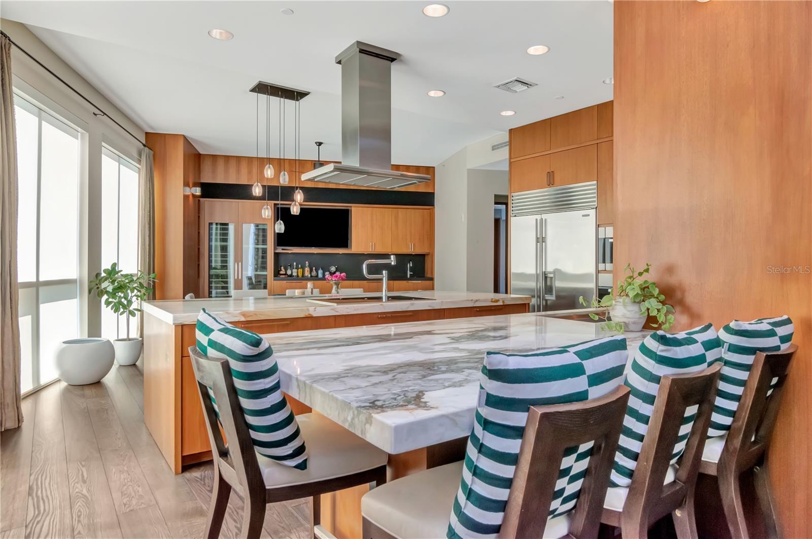 THE PLAZA HARBOUR ISLAND A CON - Residential