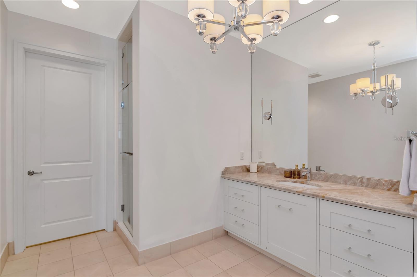 THE PLAZA HARBOUR ISLAND A CON - Residential