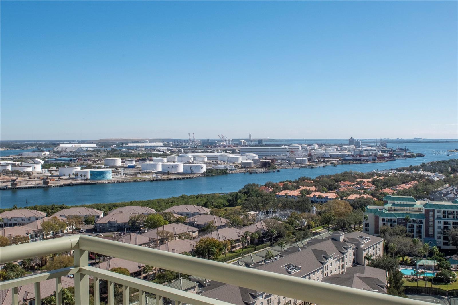 THE PLAZA HARBOUR ISLAND A CON - Residential