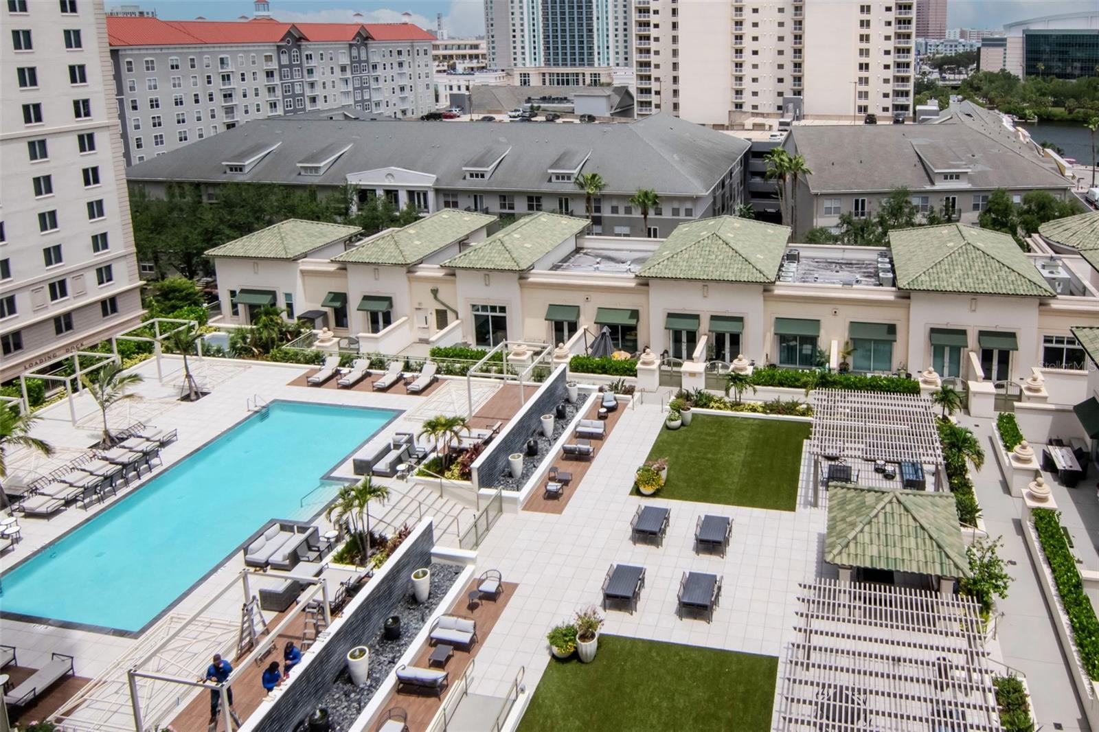 THE PLAZA HARBOUR ISLAND A CON - Residential