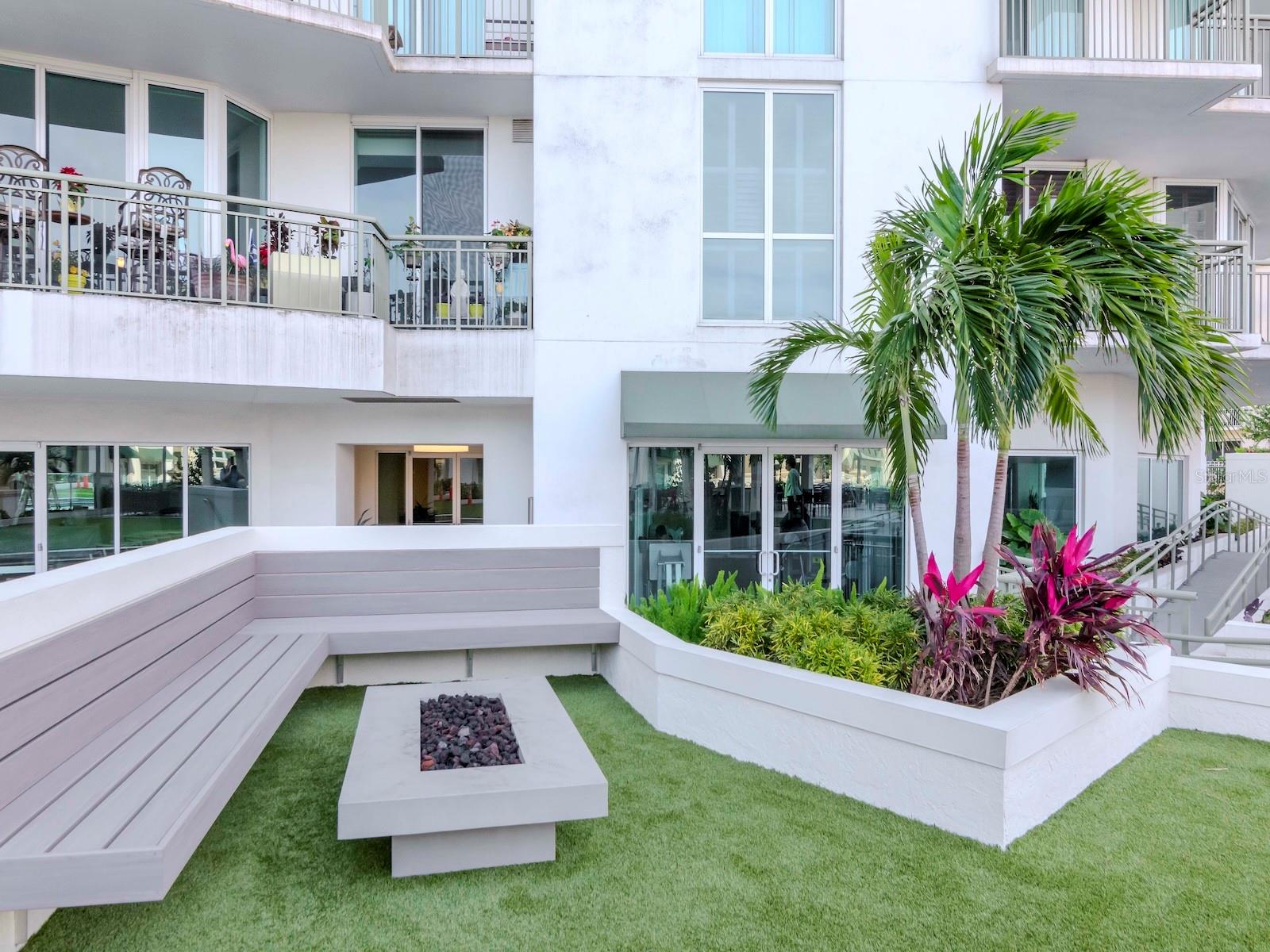 THE PLAZA HARBOUR ISLAND A CON - Residential