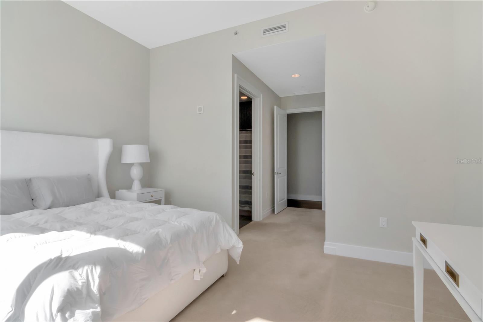 THE PLAZA HARBOUR ISLAND A CON - Residential