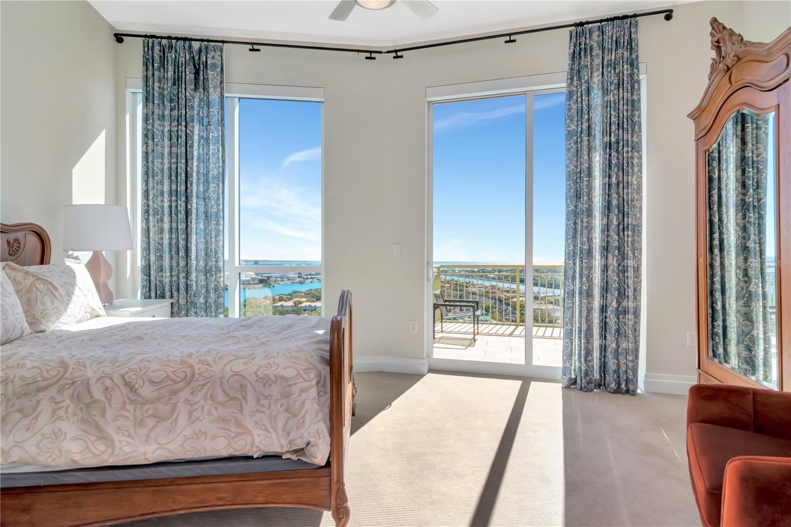 THE PLAZA HARBOUR ISLAND A CON - Residential