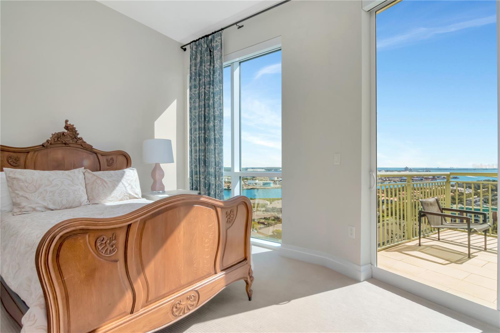 THE PLAZA HARBOUR ISLAND A CON - Residential