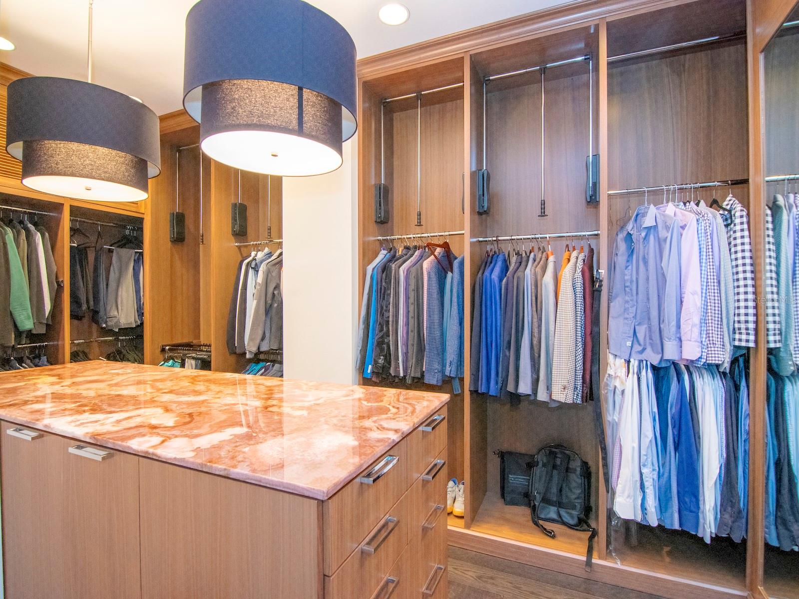 THE PLAZA HARBOUR ISLAND A CON - Residential