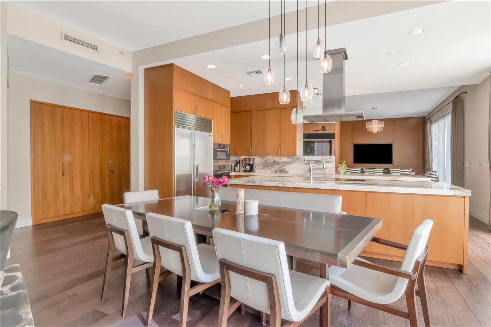 THE PLAZA HARBOUR ISLAND A CON - Residential