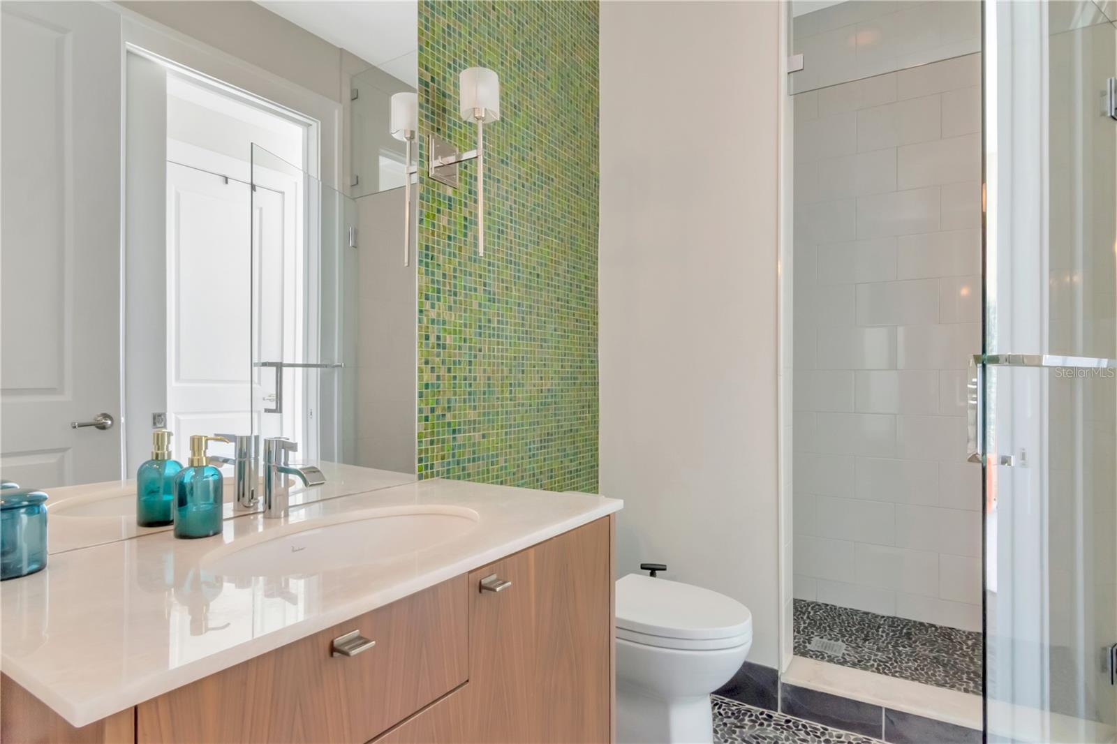 THE PLAZA HARBOUR ISLAND A CON - Residential