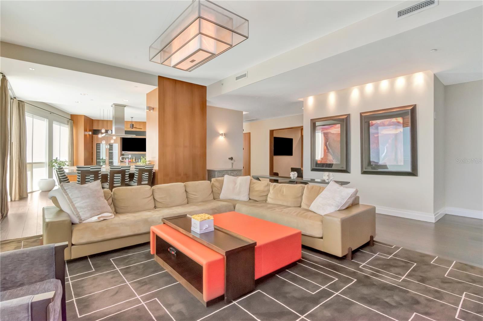 THE PLAZA HARBOUR ISLAND A CON - Residential