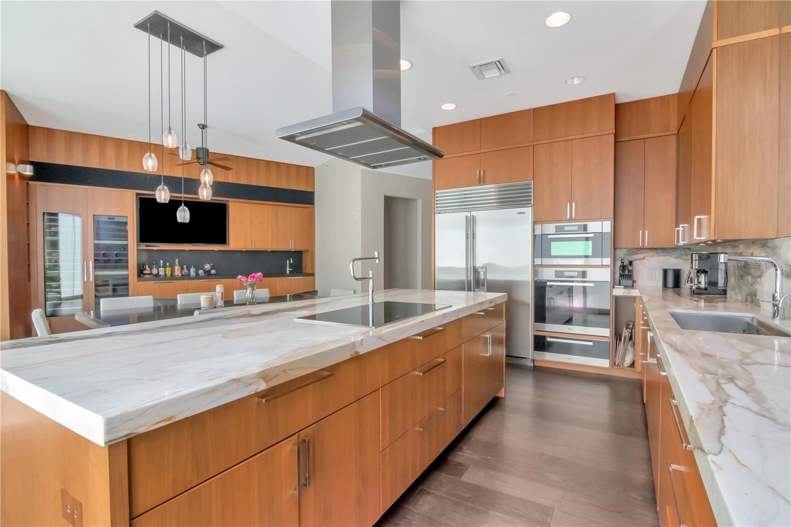 450 KNIGHTS RUN AVENUE 2102