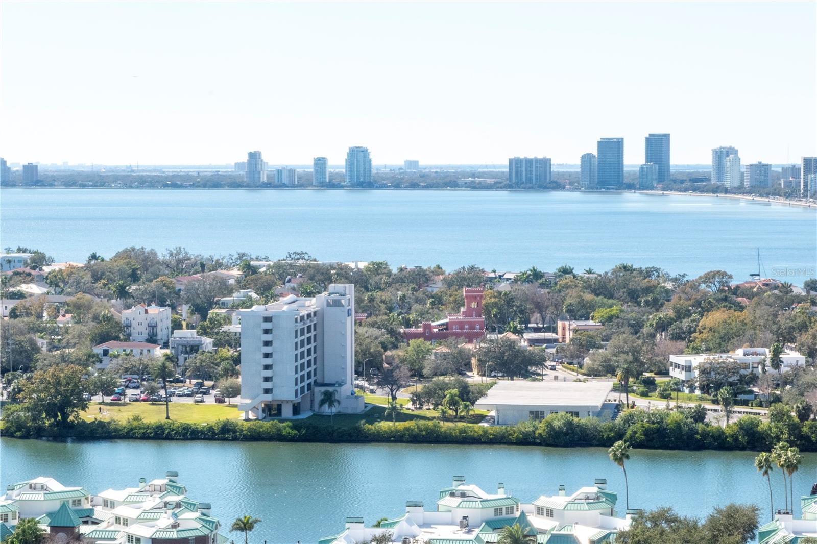 THE PLAZA HARBOUR ISLAND A CON - Residential