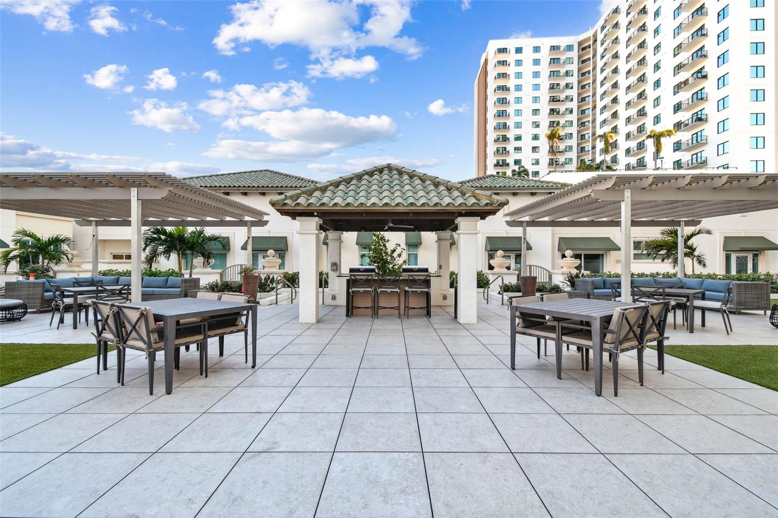 THE PLAZA HARBOUR ISLAND A CON - Residential