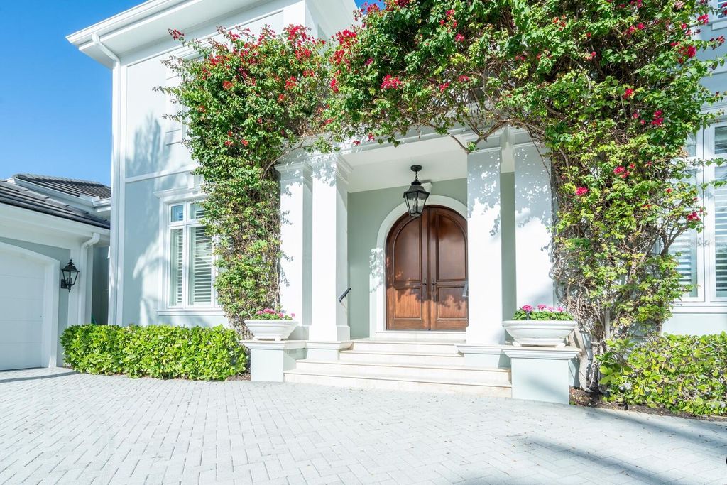 Photo of 560 Harbor Point Road, Longboat Key, FL 34228 (MLS # A4671218)