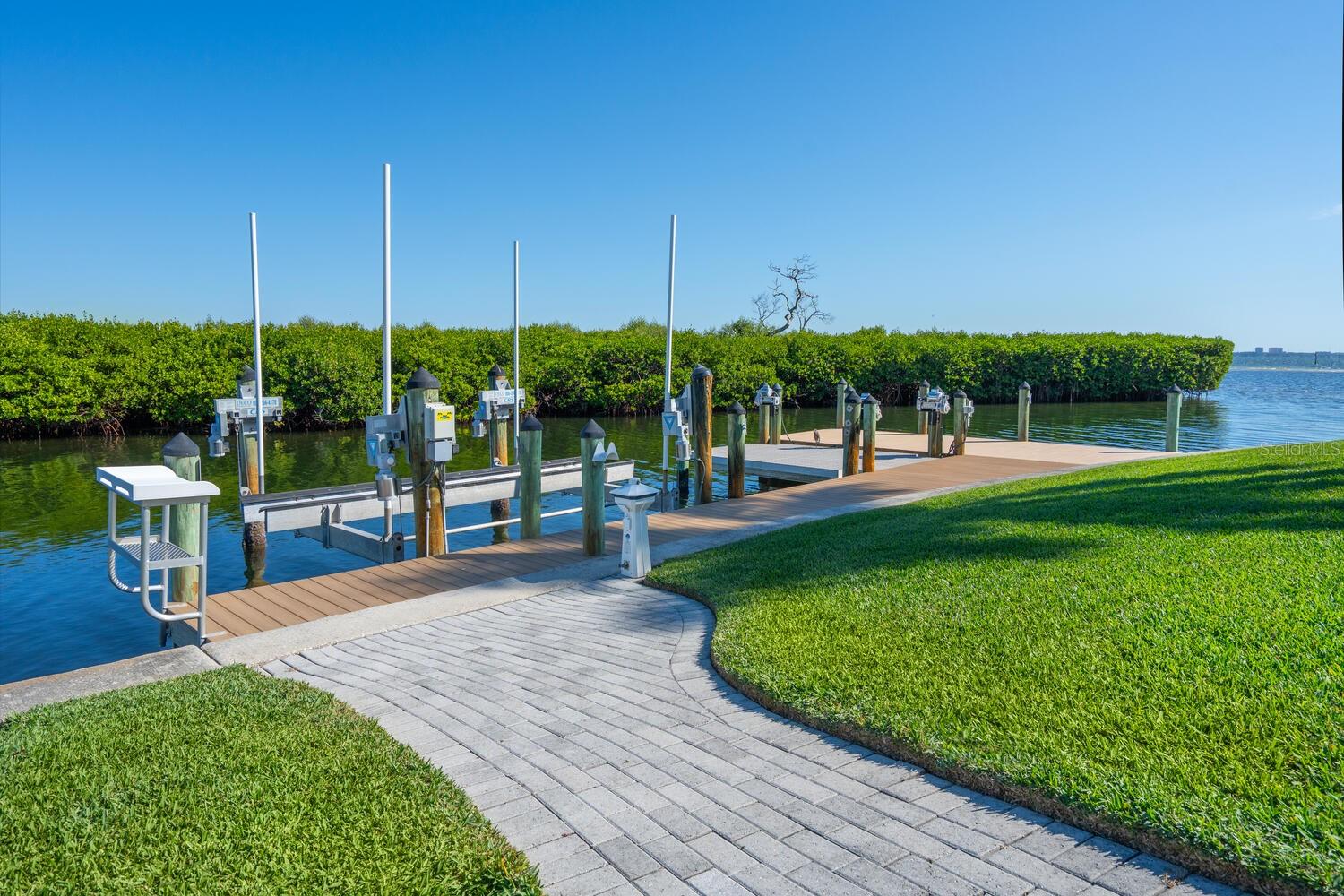 BAY ISLES - Residential