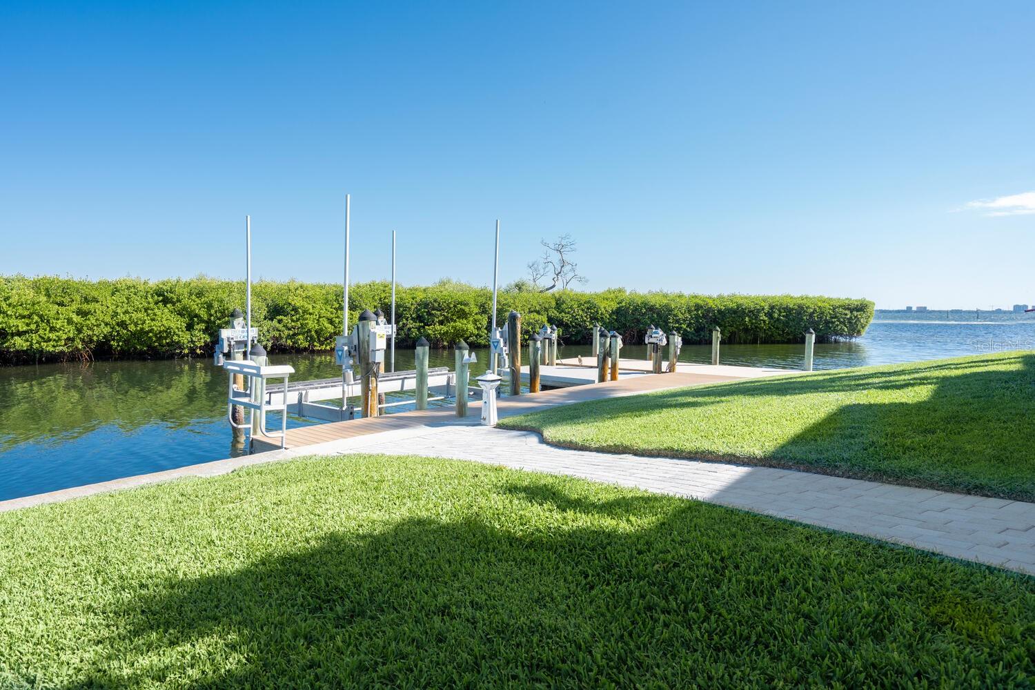 BAY ISLES - Residential