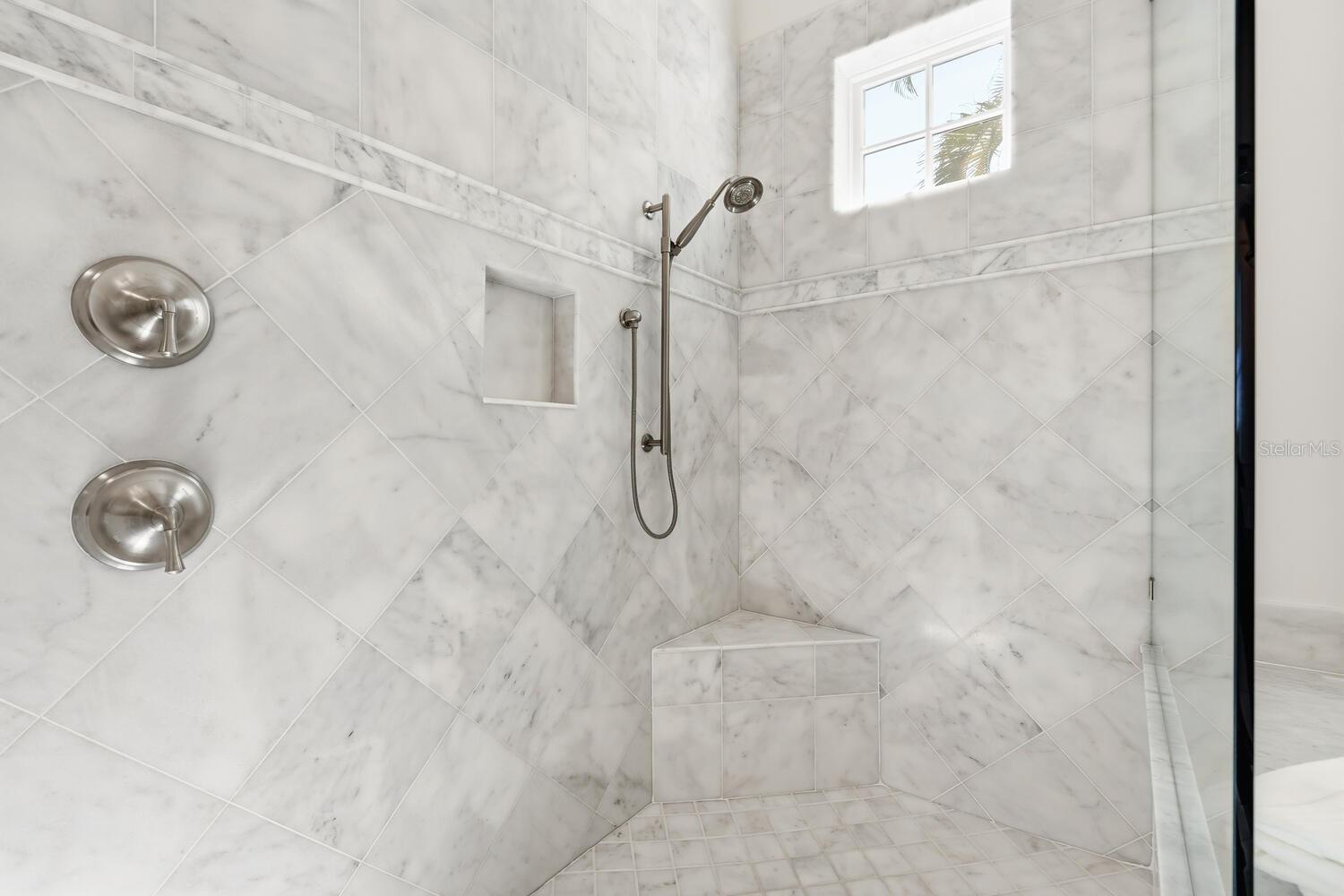 BAY ISLES - Residential