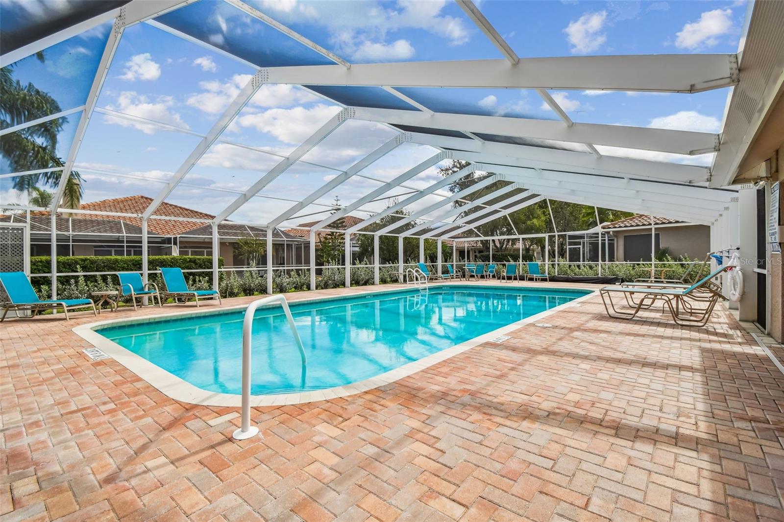 SALEM SQUARE - Residential