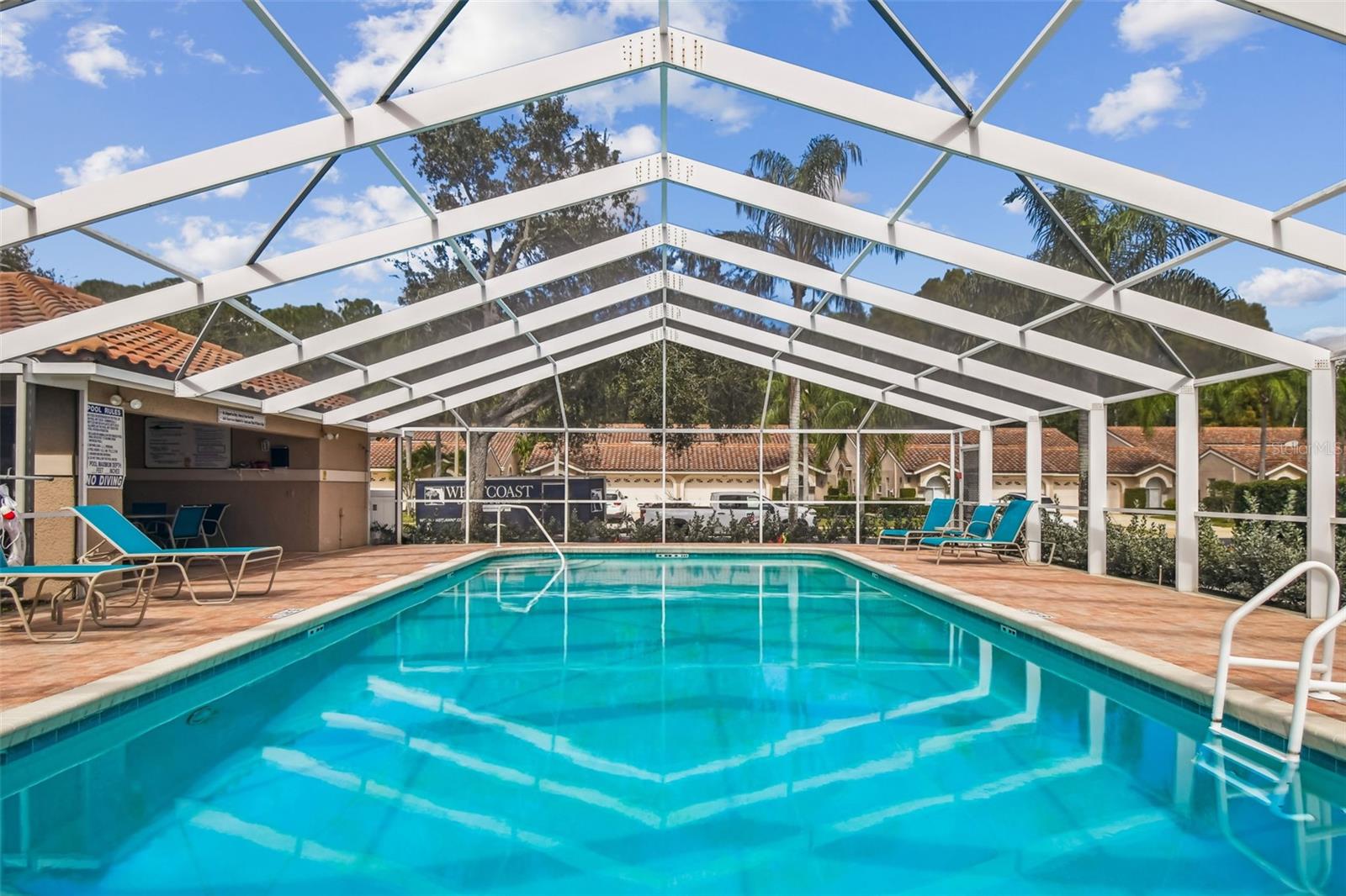 SALEM SQUARE - Residential