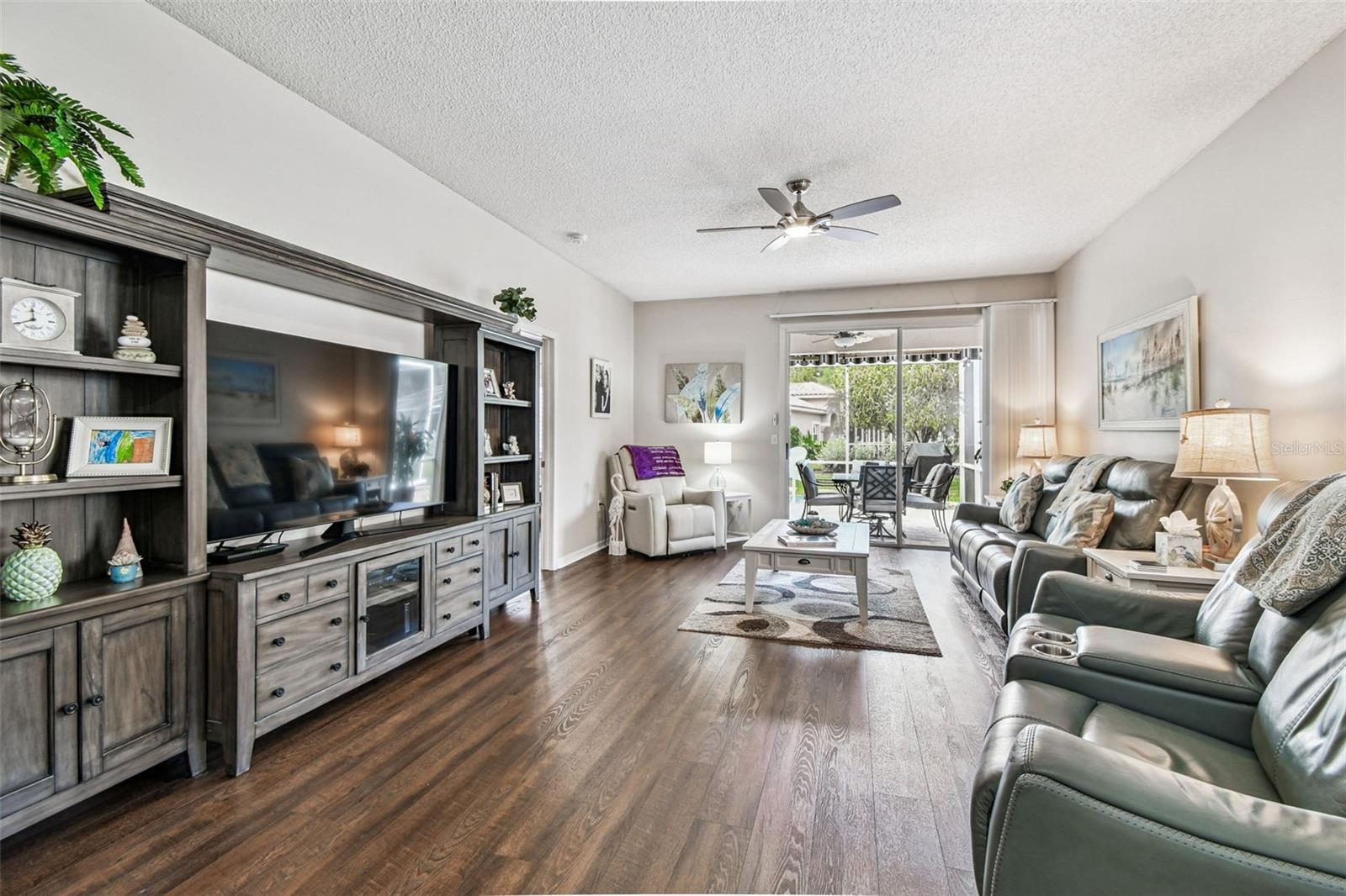 SALEM SQUARE - Residential