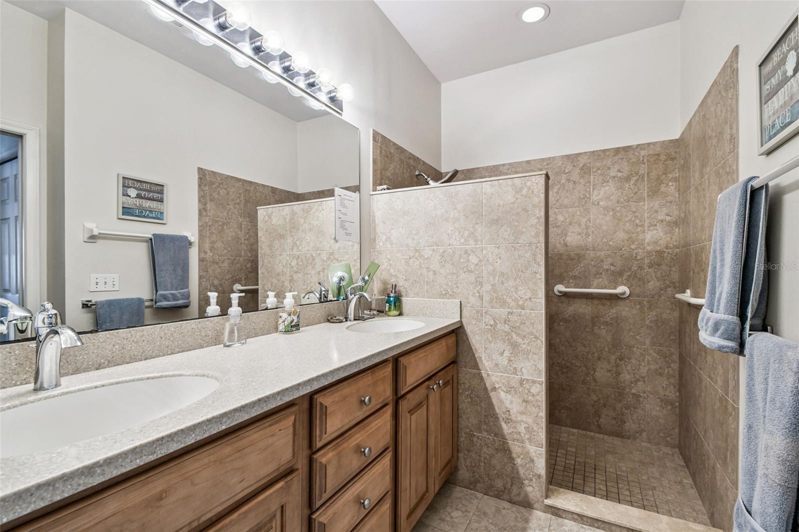 SALEM SQUARE - Residential