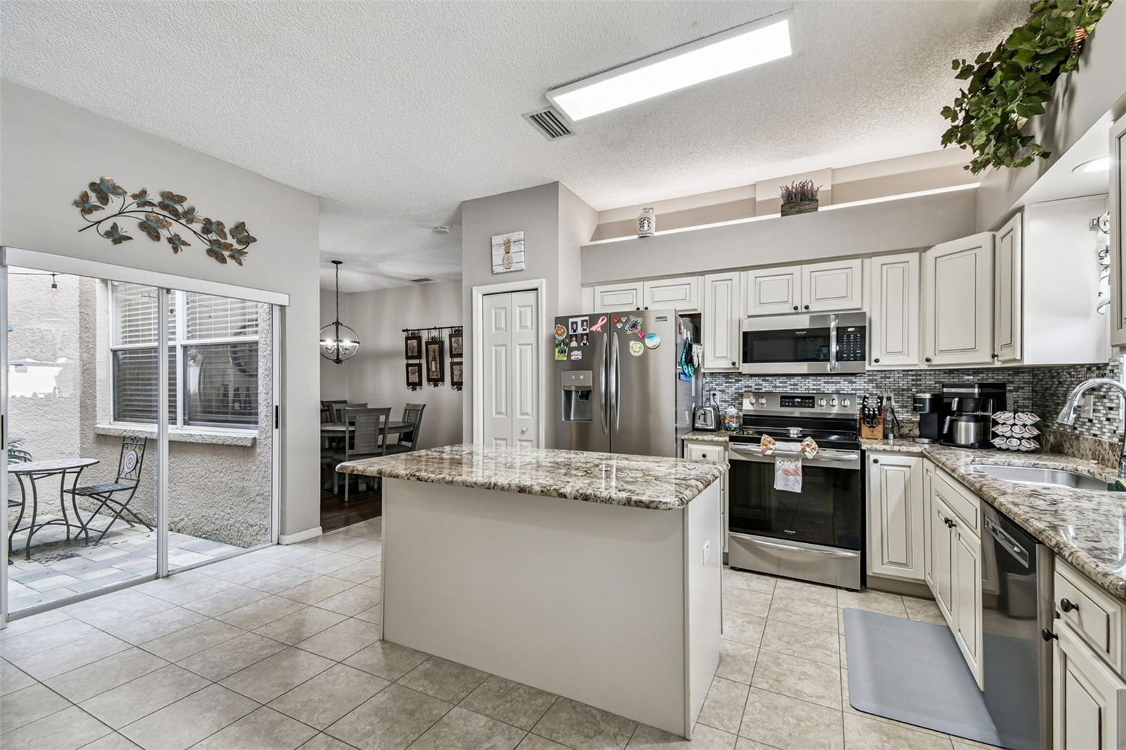 SALEM SQUARE - Residential