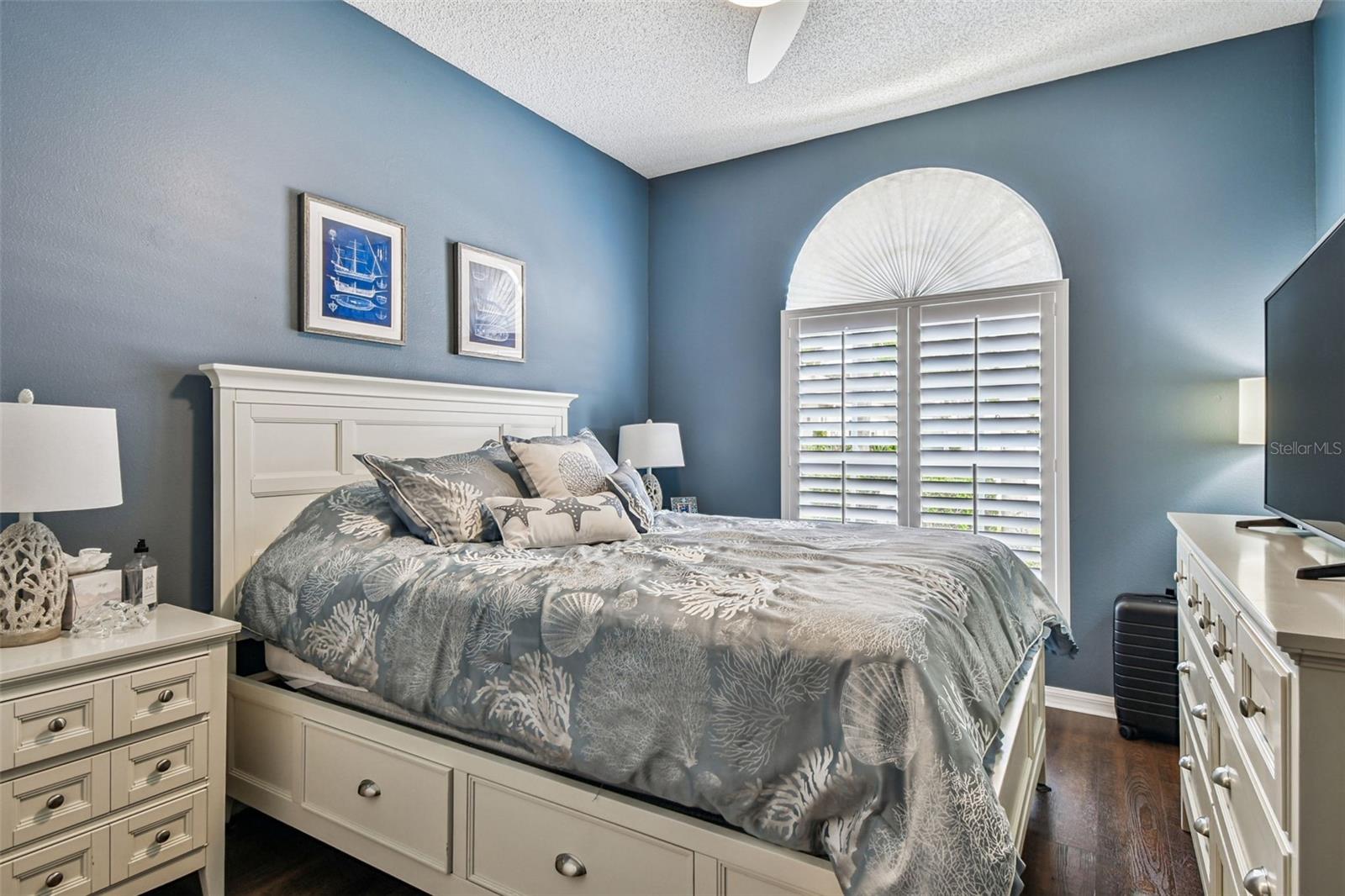 SALEM SQUARE - Residential