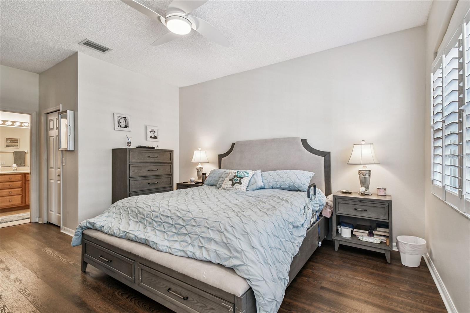 SALEM SQUARE - Residential