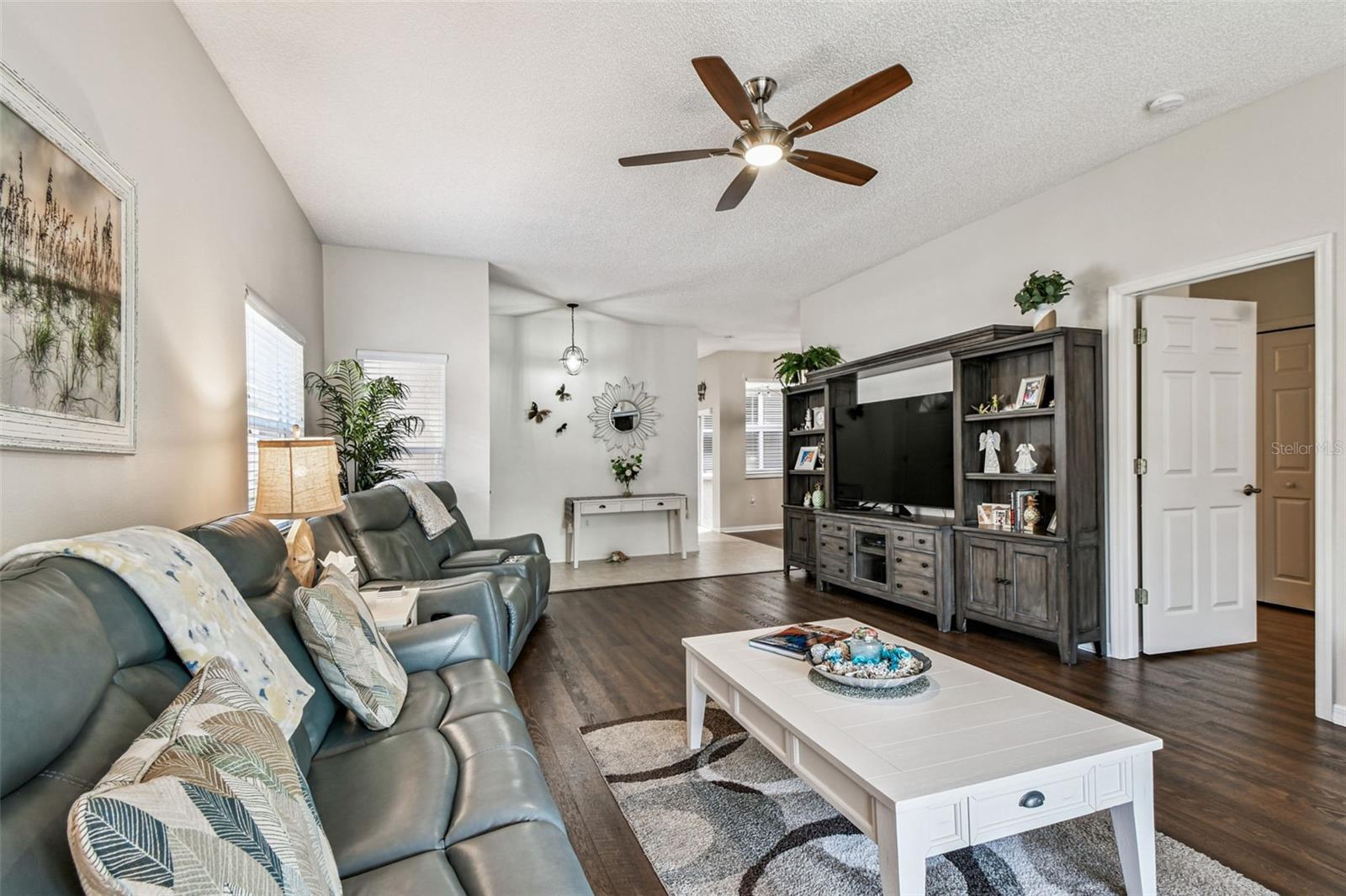 SALEM SQUARE - Residential