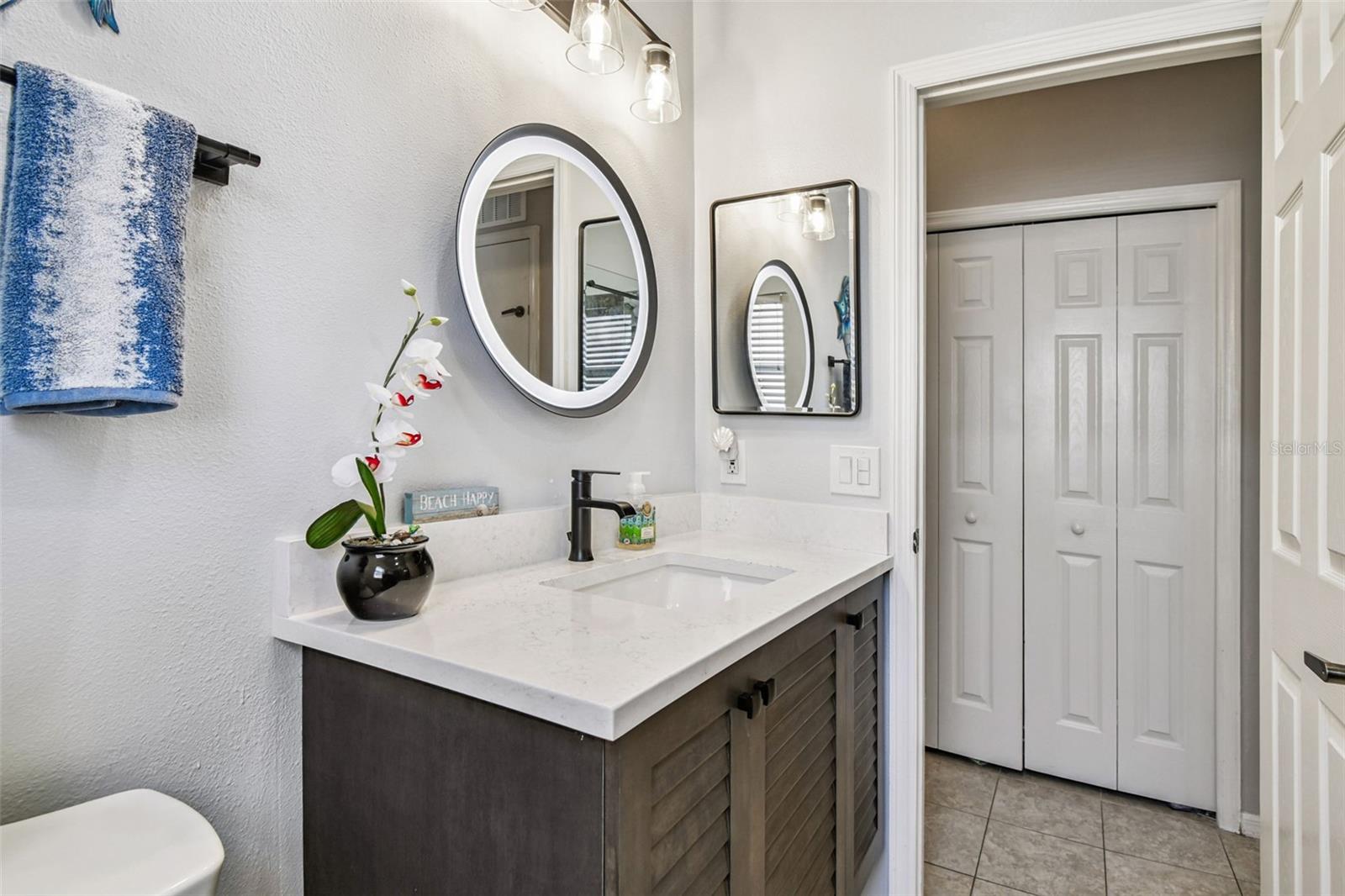 SALEM SQUARE - Residential