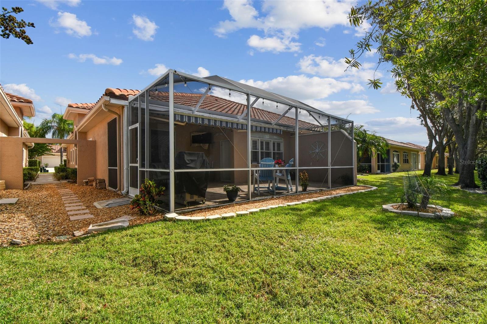 SALEM SQUARE - Residential