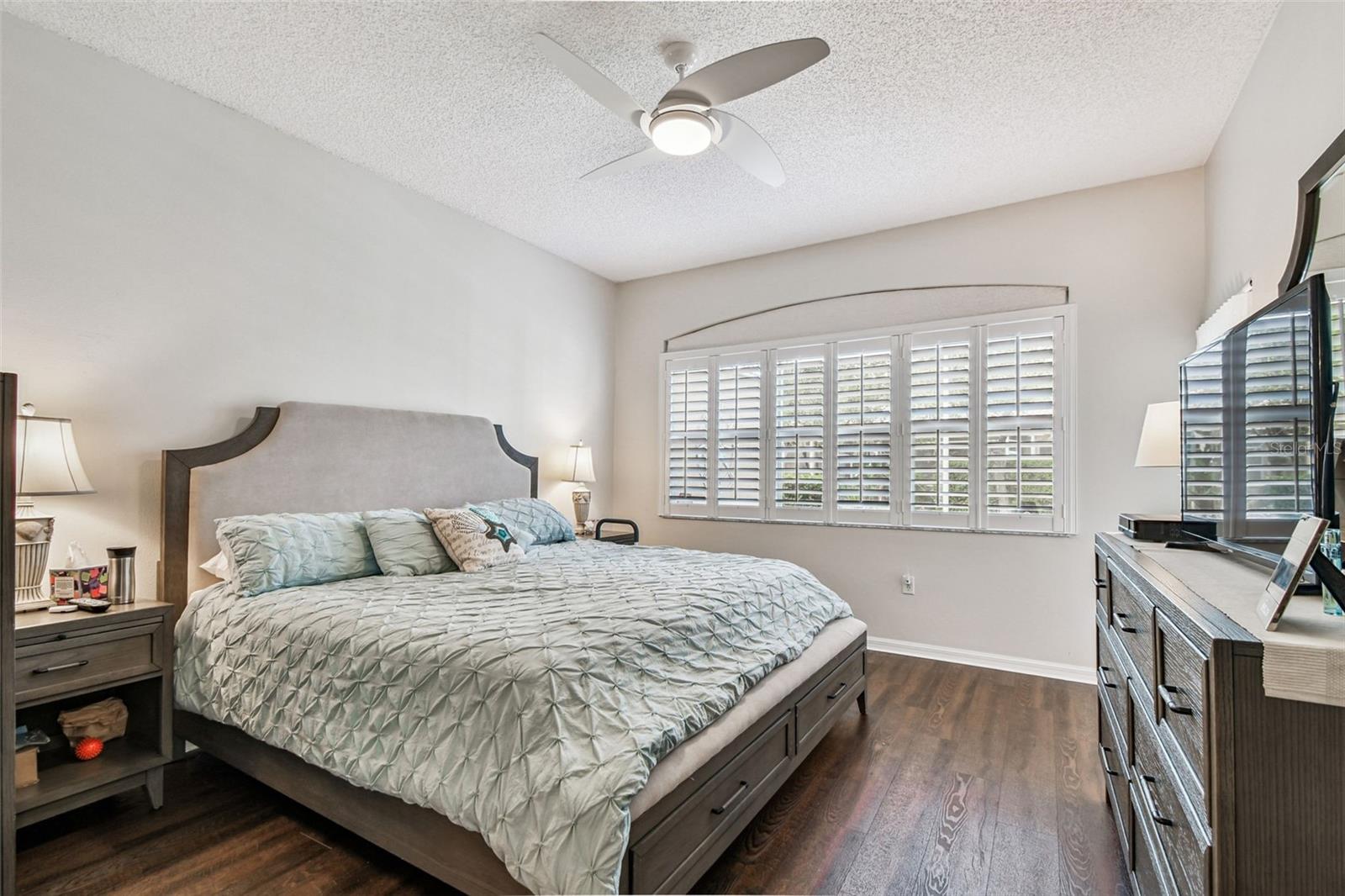 SALEM SQUARE - Residential