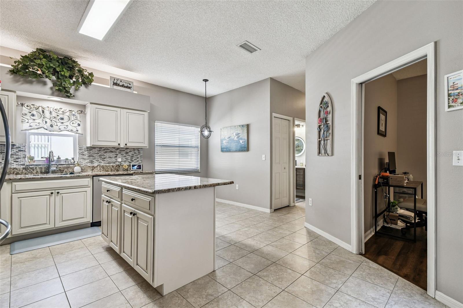 SALEM SQUARE - Residential