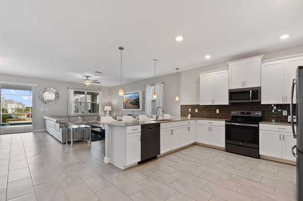 Photo of 1545 Maidstone Court, Davenport, FL 33896 (MLS # O6371401)