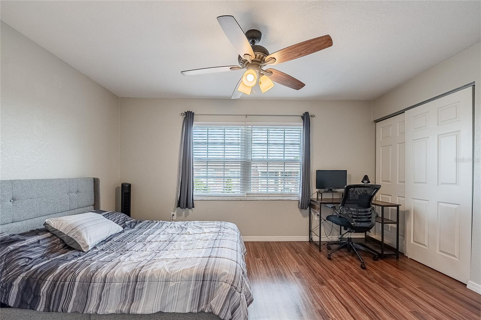 LAKE BENTLEY SHORES CONDO PH 01 - Residential