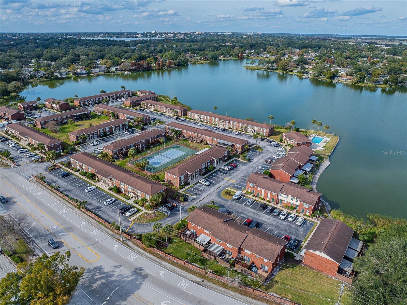 LAKE BENTLEY SHORES CONDO PH 01 - Residential