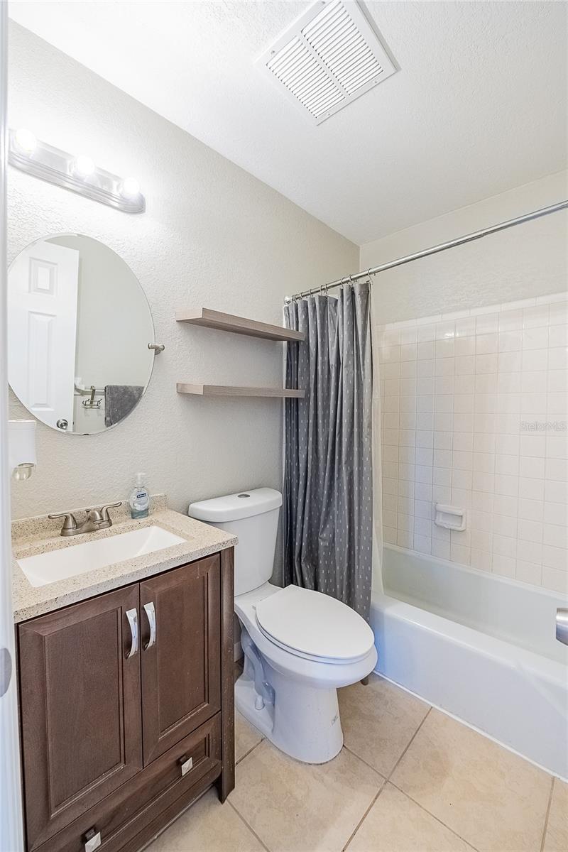 LAKE BENTLEY SHORES CONDO PH 01 - Residential