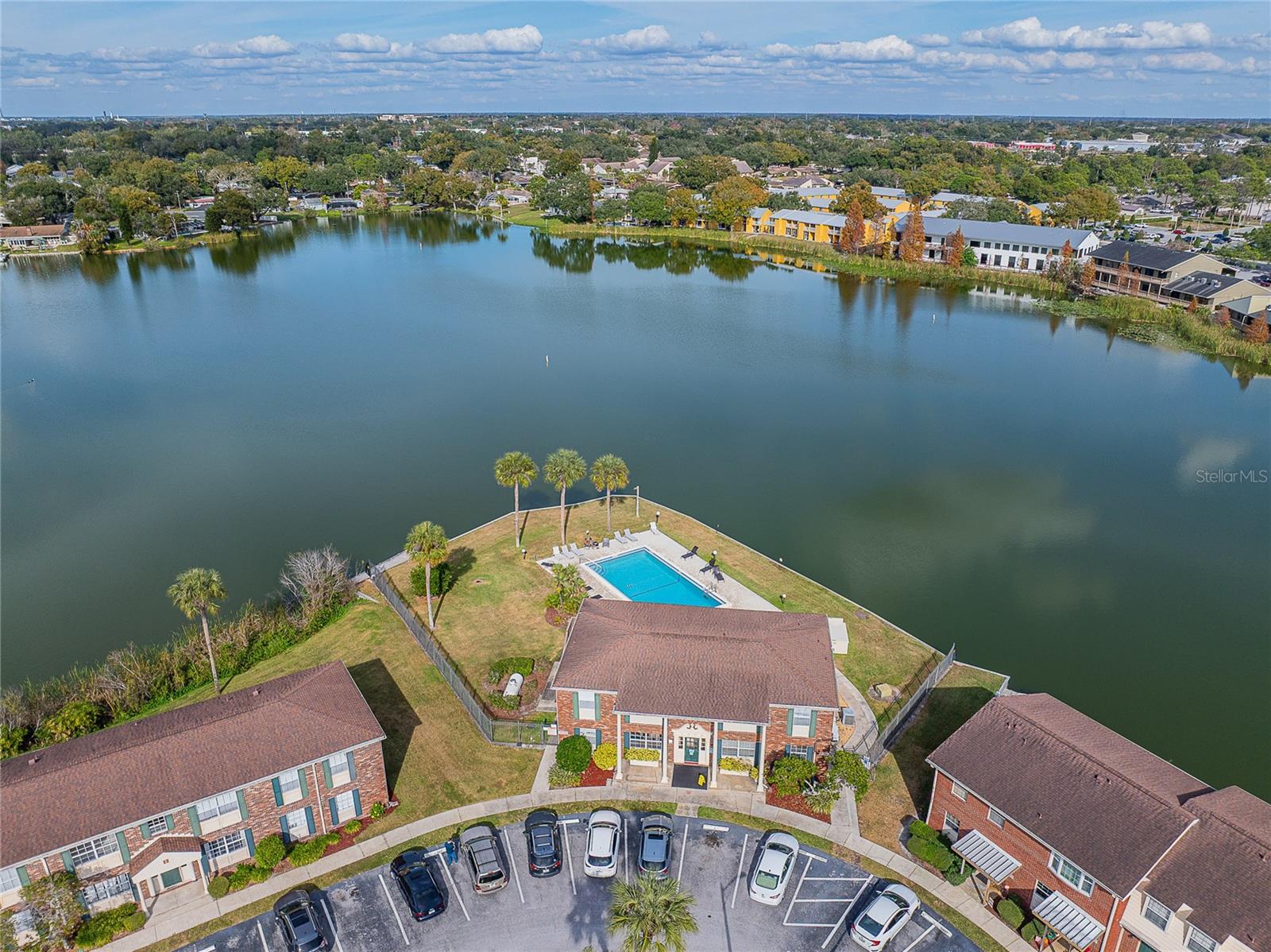 LAKE BENTLEY SHORES CONDO PH 01 - Residential