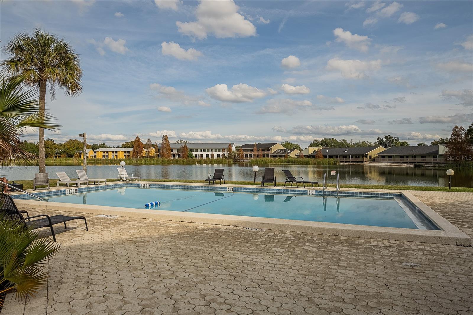 LAKE BENTLEY SHORES CONDO PH 01 - Residential