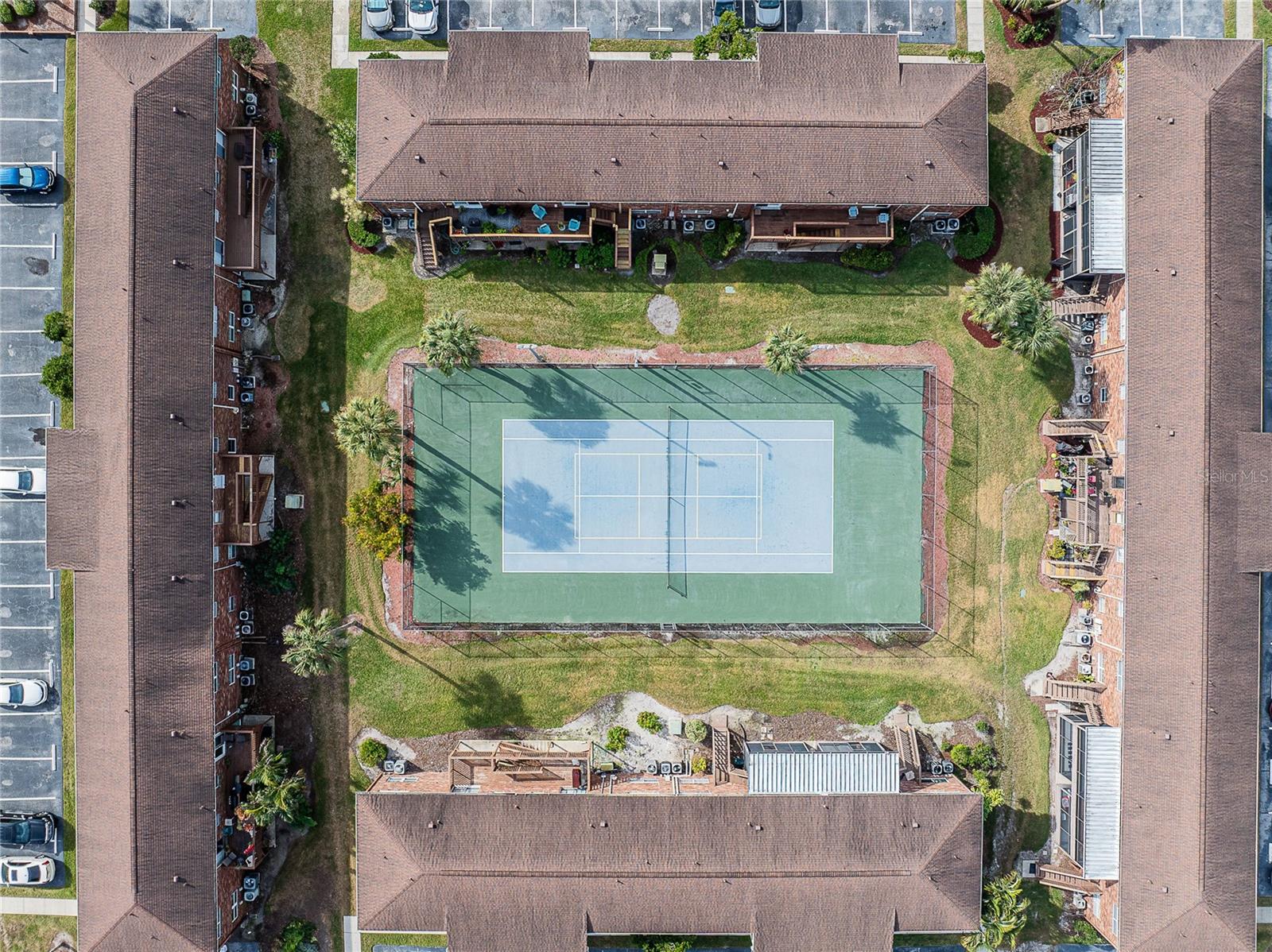 LAKE BENTLEY SHORES CONDO PH 01 - Residential