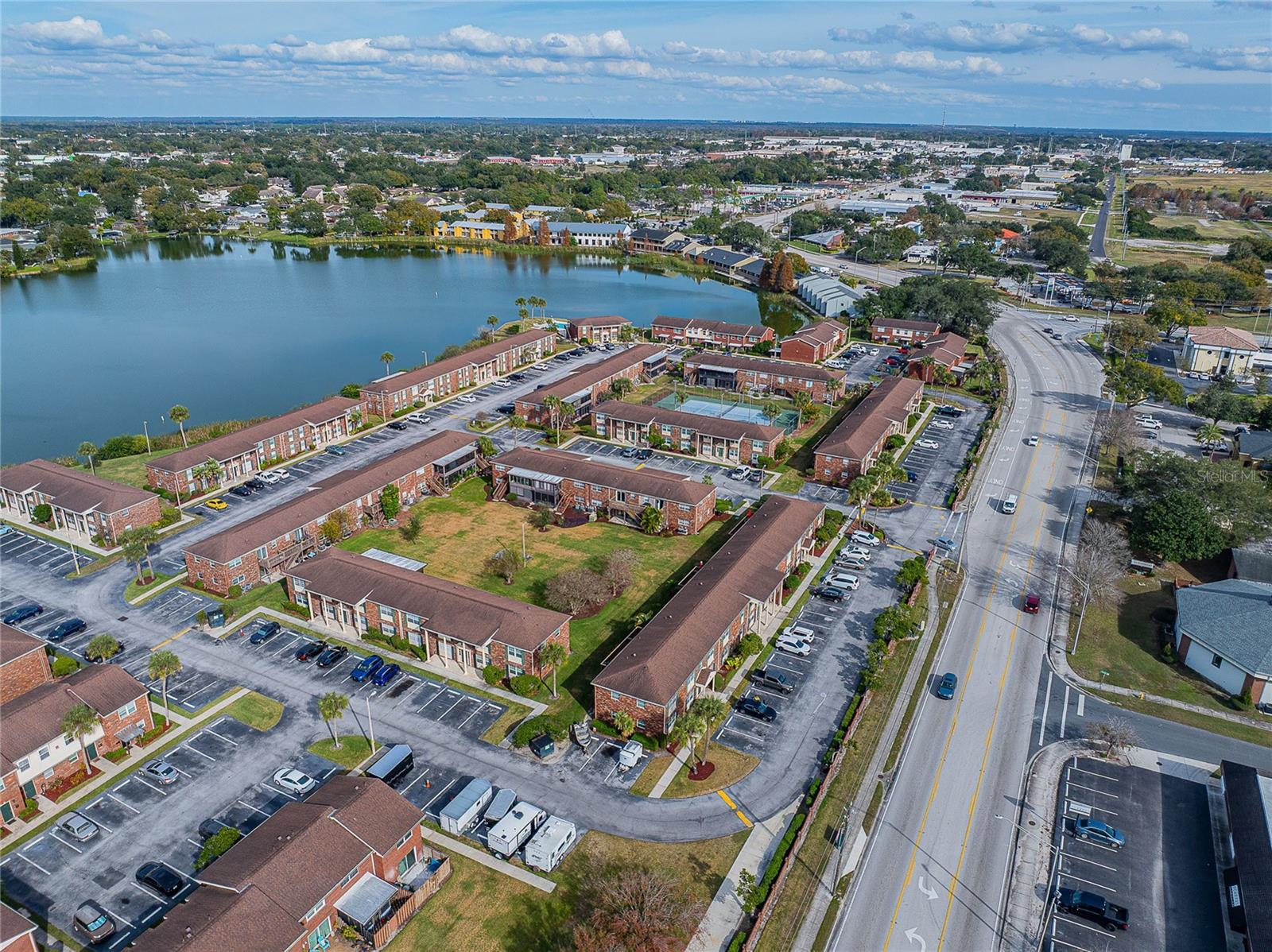 LAKE BENTLEY SHORES CONDO PH 01 - Residential