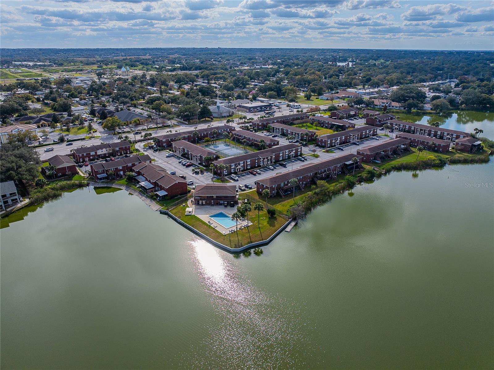 LAKE BENTLEY SHORES CONDO PH 01 - Residential