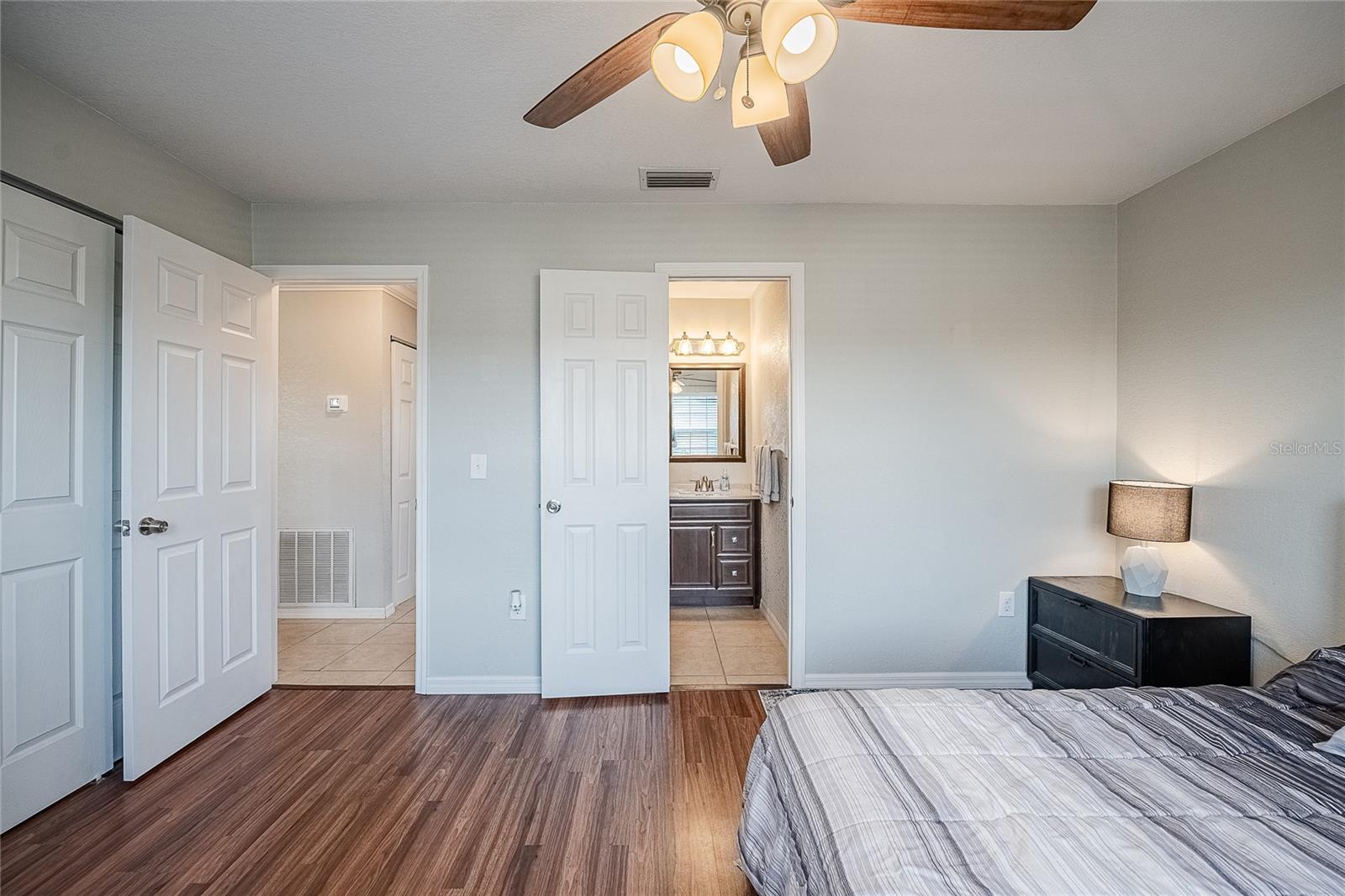 LAKE BENTLEY SHORES CONDO PH 01 - Residential