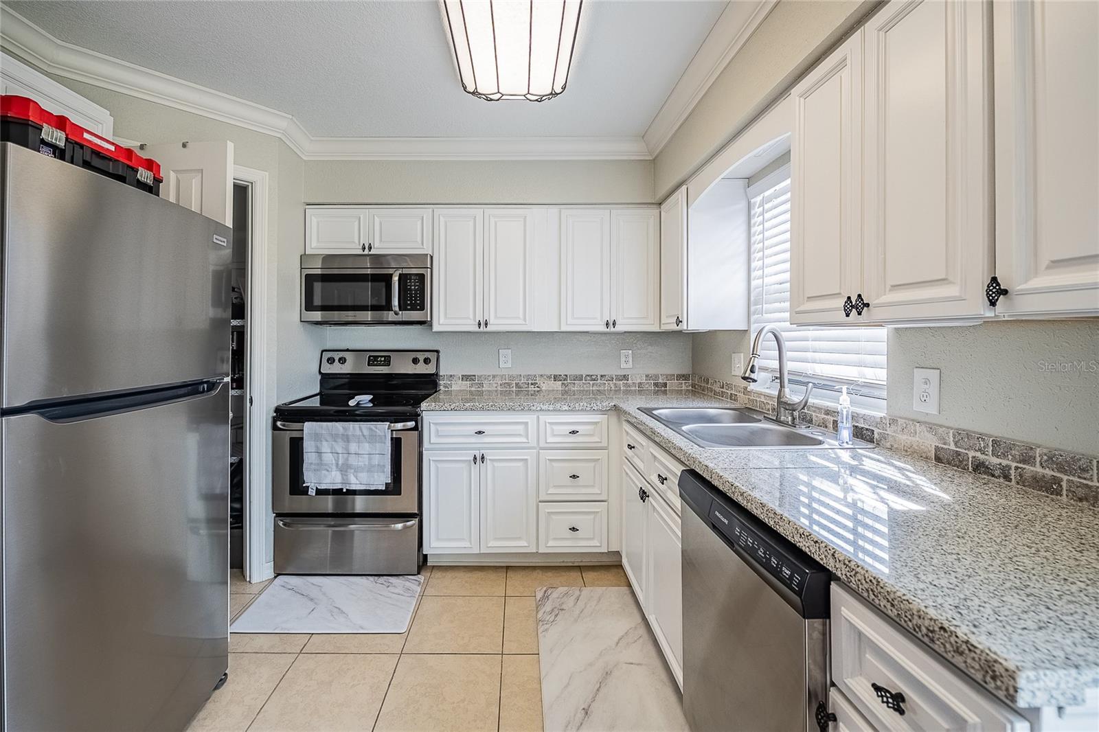 LAKE BENTLEY SHORES CONDO PH 01 - Residential